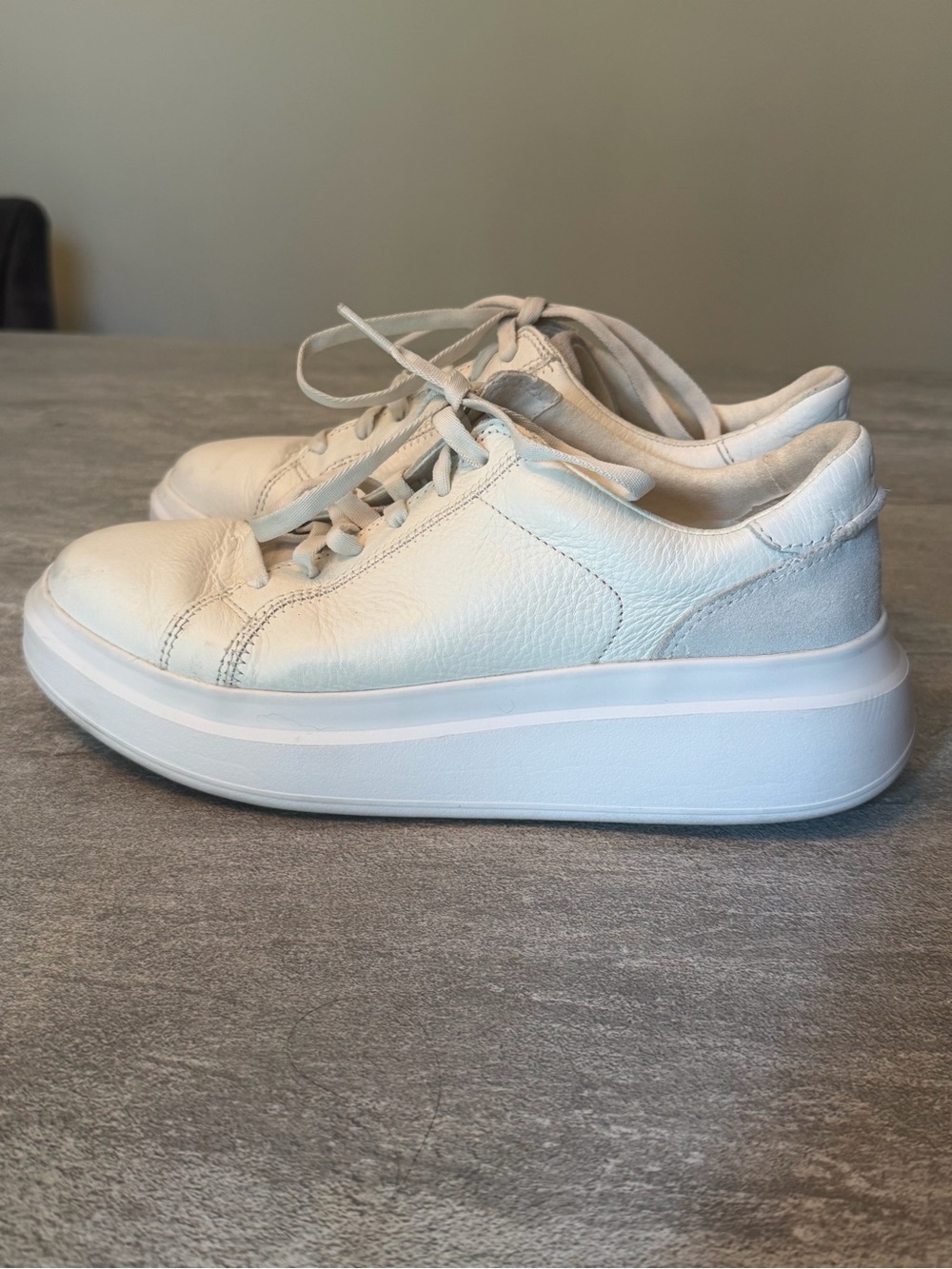 UGG Women's White Leather Platform Lace-Up Sneakers